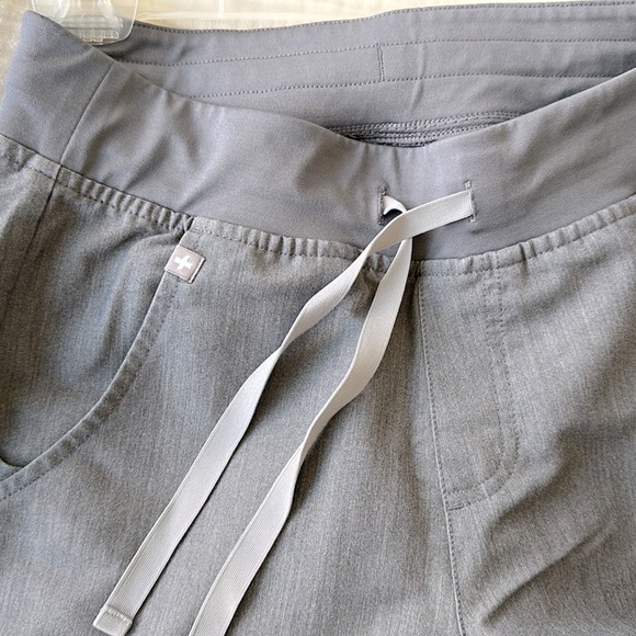 Figs Zamora Jogger scrub pants. Size XS tall. Graphite color - Picture 8 of 11